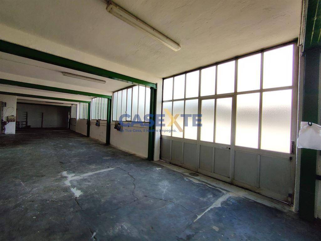 locale commerciale in affitto a Seriate