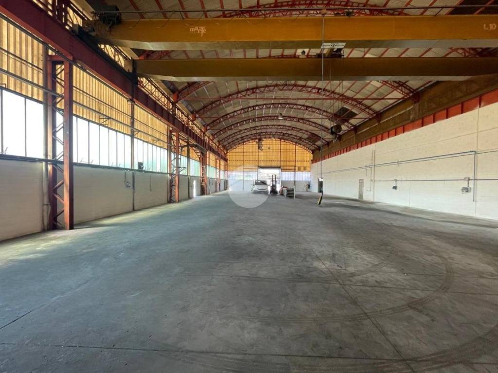 locale commerciale in affitto a Seriate