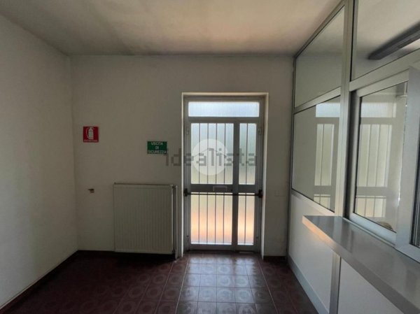 locale commerciale in affitto a Seriate