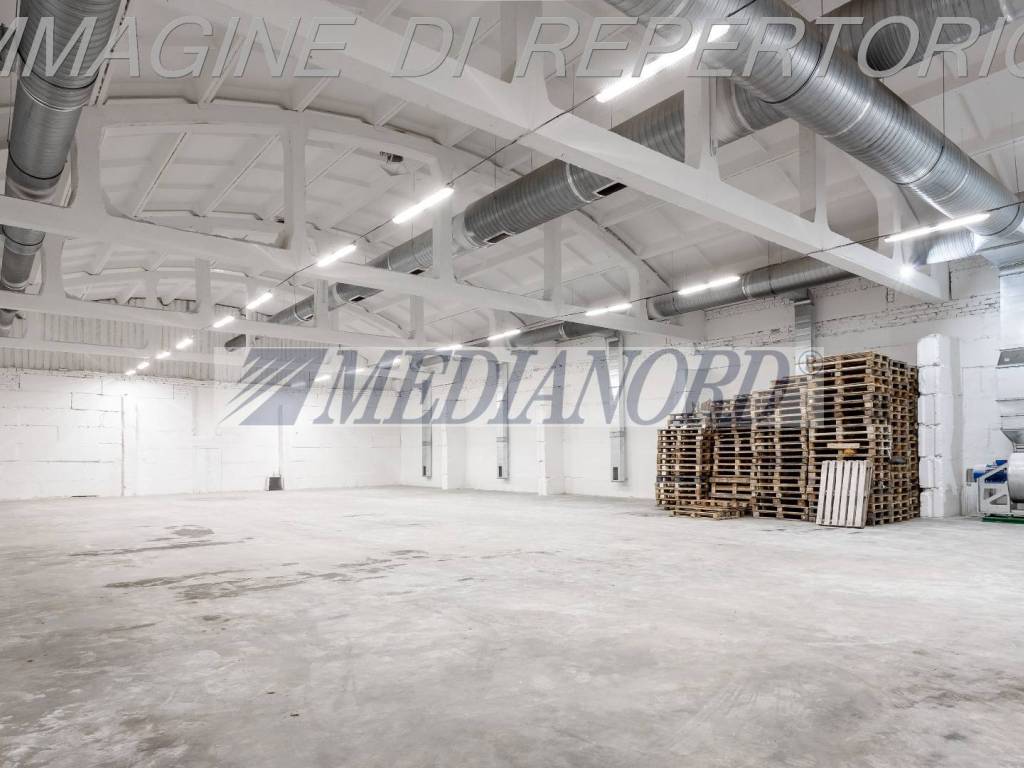 locale commerciale in affitto a Seriate