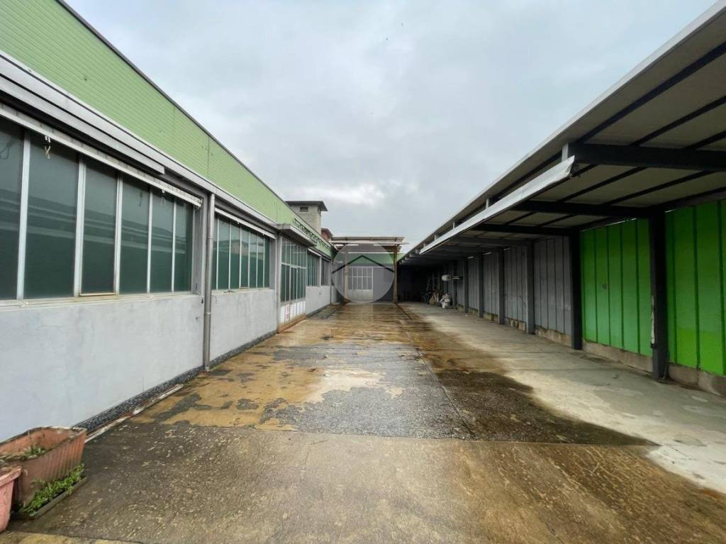 locale commerciale in affitto a Seriate