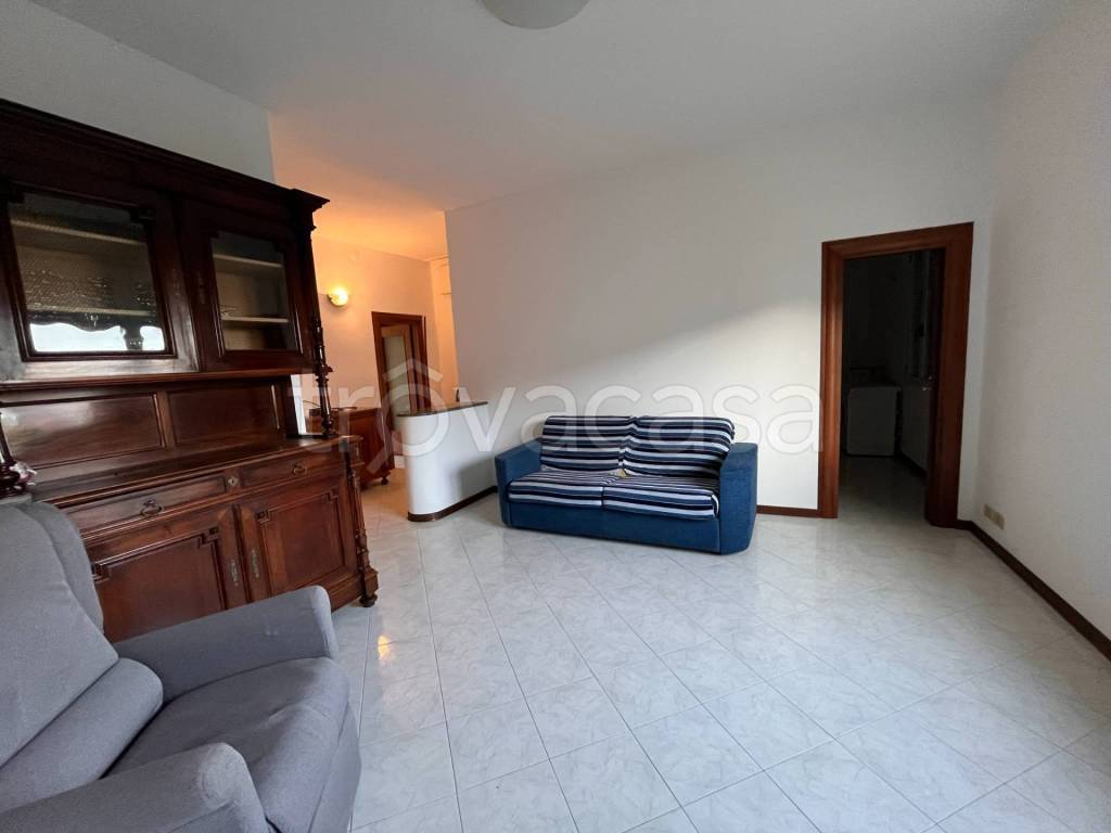 appartamento in affitto a Seriate in zona Paderno