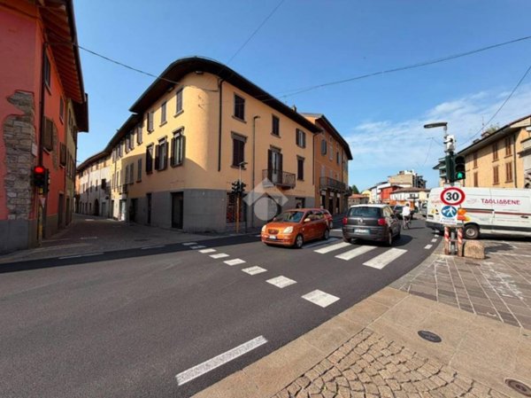 negozio in affitto a Seriate in zona Paderno