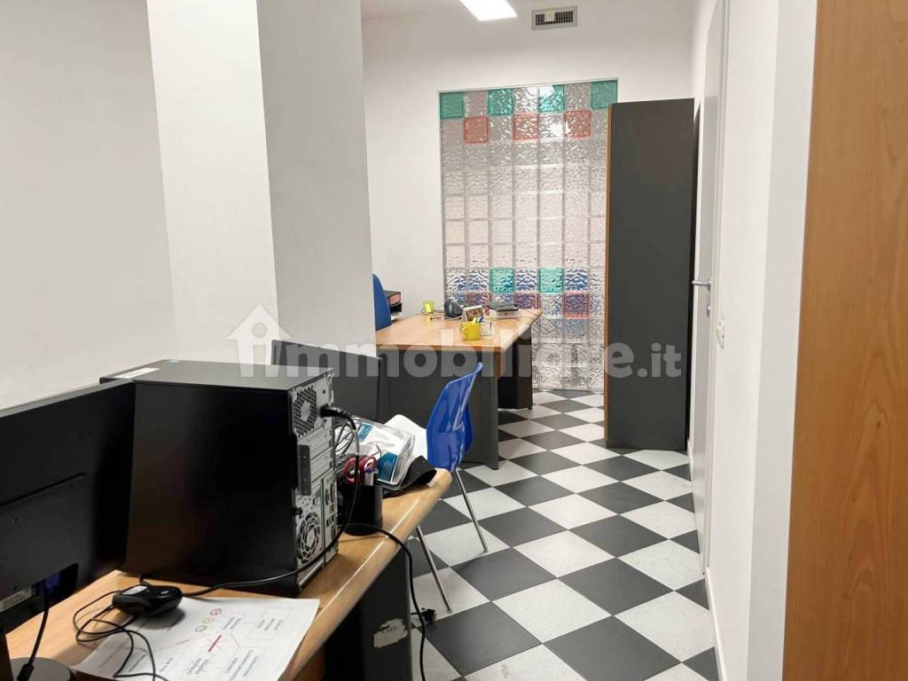 ufficio in affitto a Seriate in zona Paderno