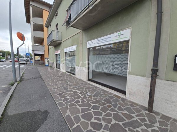 negozio in affitto a Seriate in zona Paderno