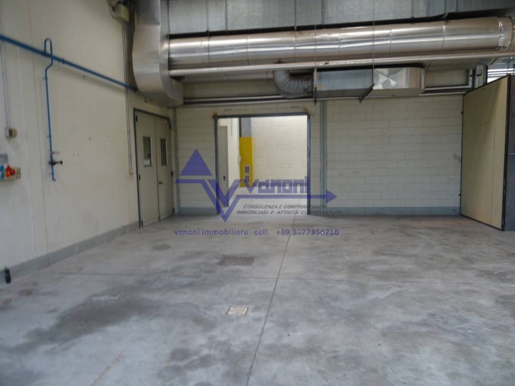 locale commerciale in affitto a Seriate