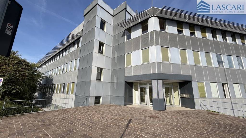 ufficio in affitto a Seriate in zona Pastrengo