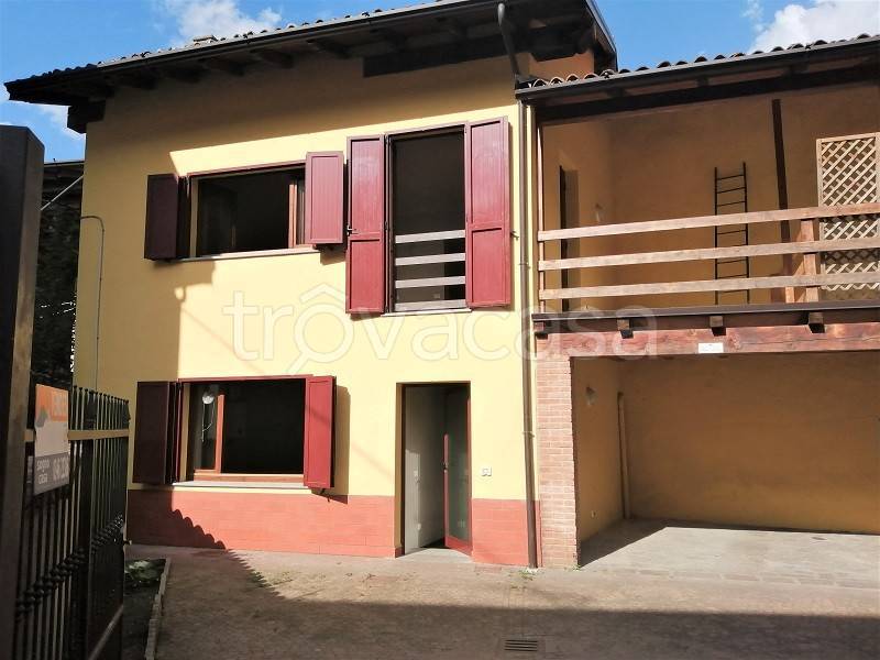 appartamento in affitto a Sovere in zona Piazza