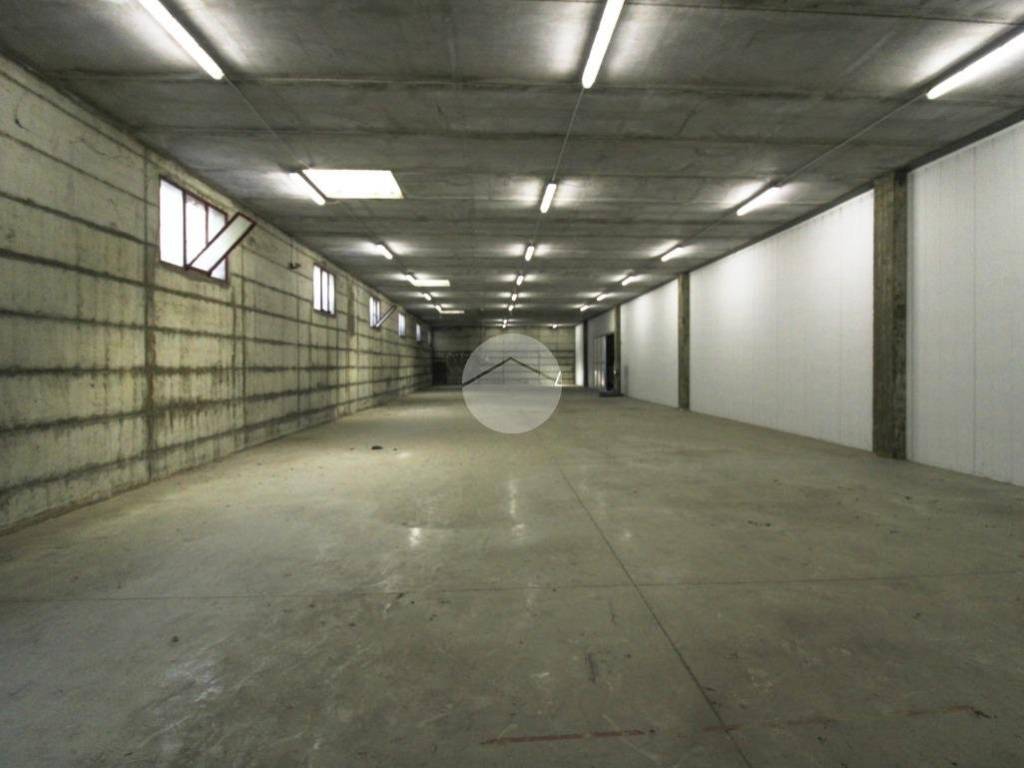 locale commerciale in affitto a Spirano