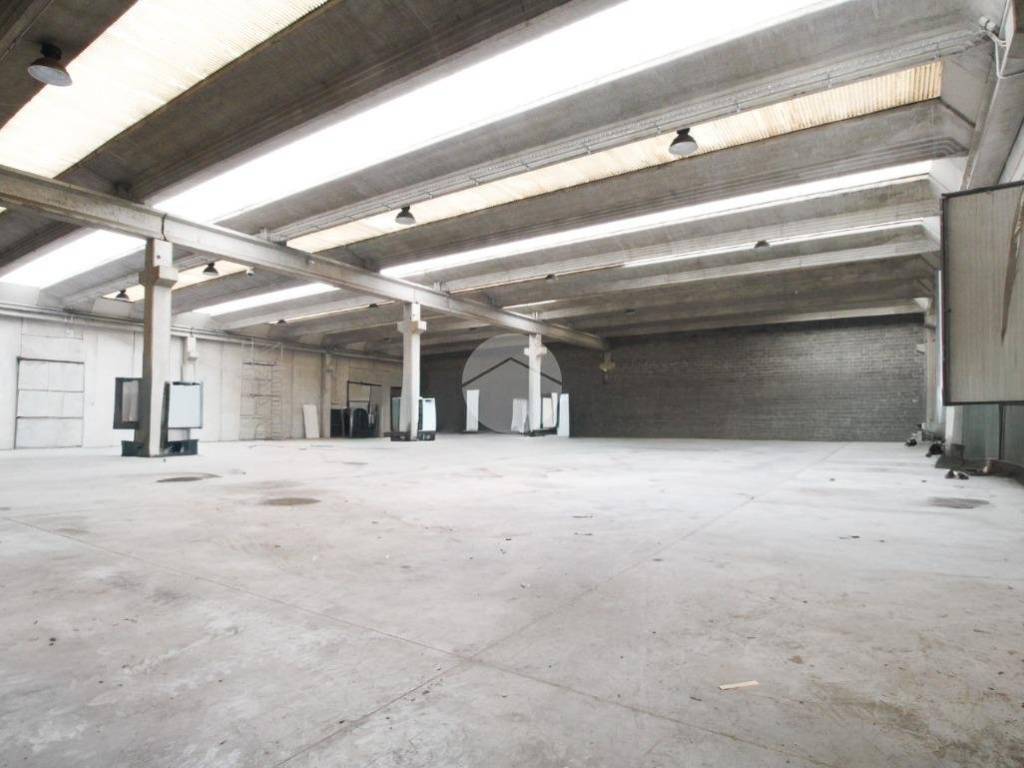 locale commerciale in affitto a Spirano