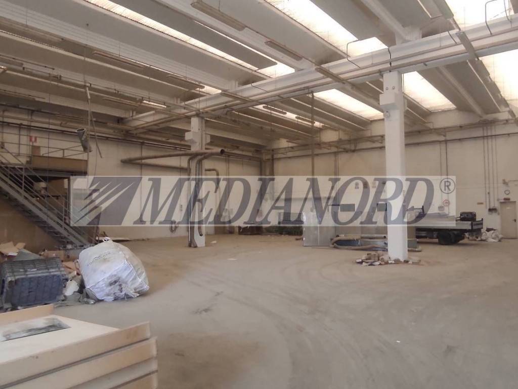 locale commerciale in affitto a Spirano