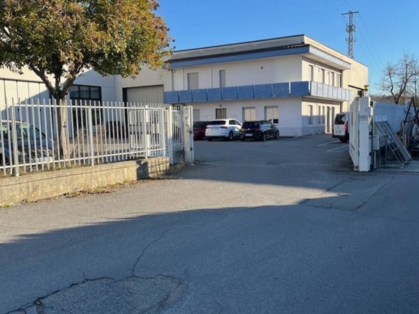 locale commerciale in affitto a Stezzano