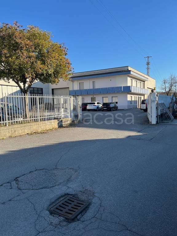 locale commerciale in affitto a Stezzano