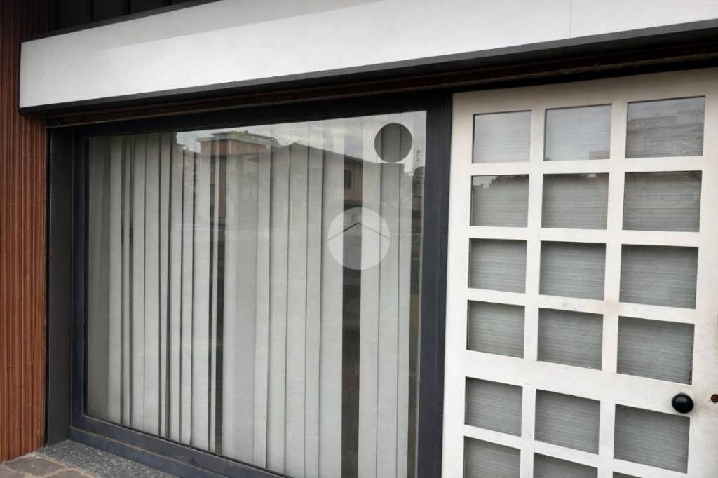 negozio in affitto a Stezzano
