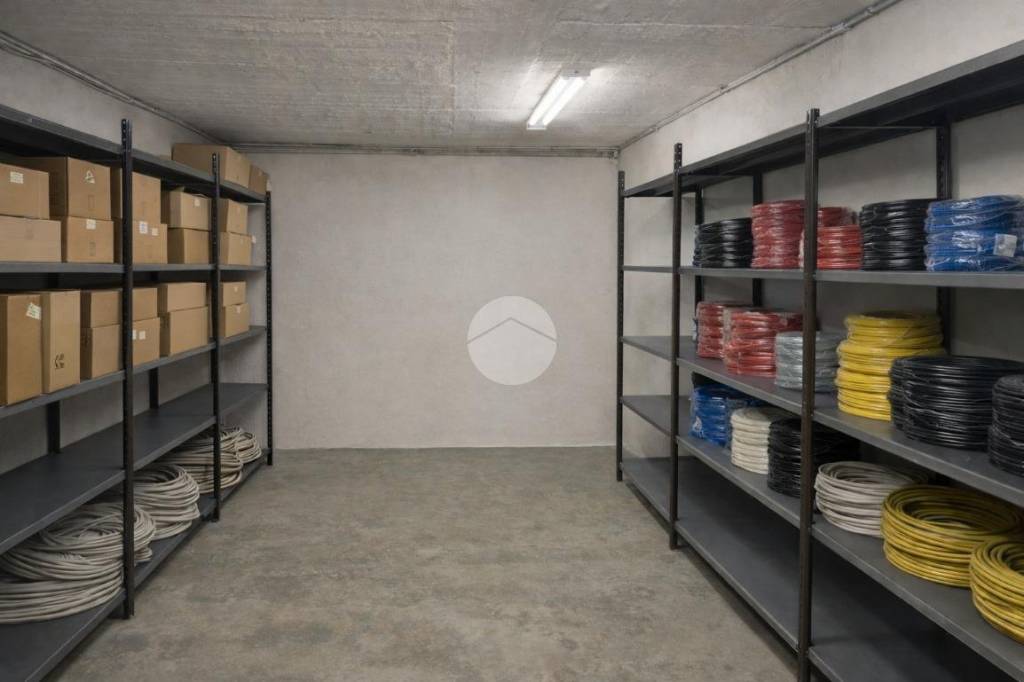 locale commerciale in affitto a Stezzano