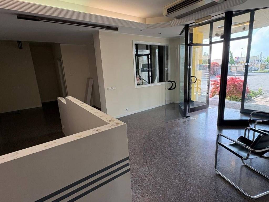 negozio in affitto a Stezzano