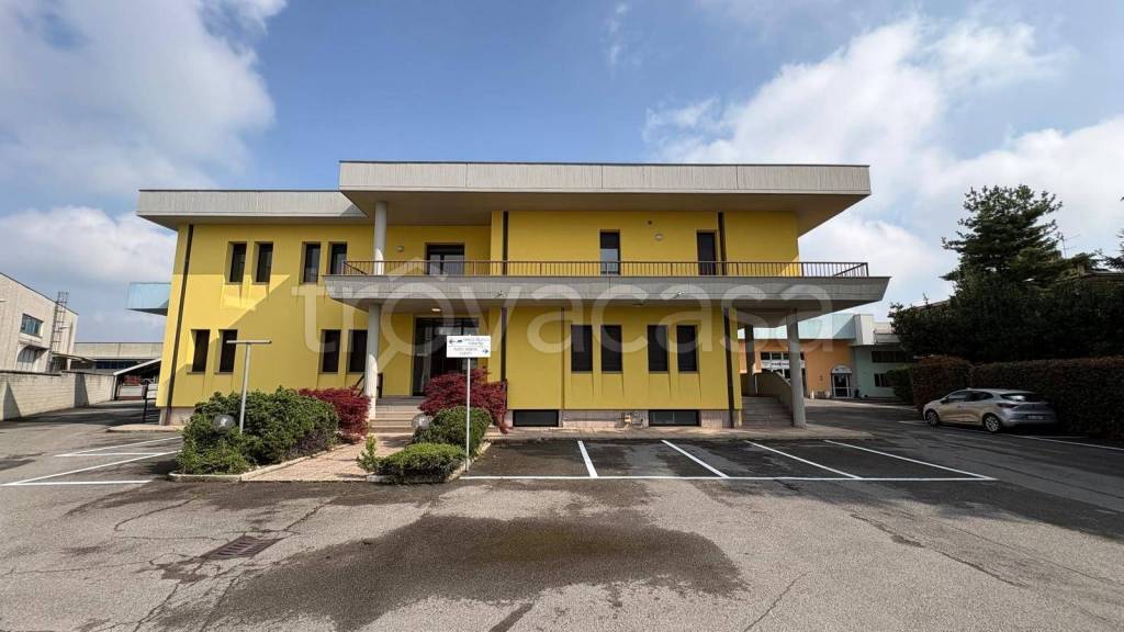 negozio in affitto a Stezzano