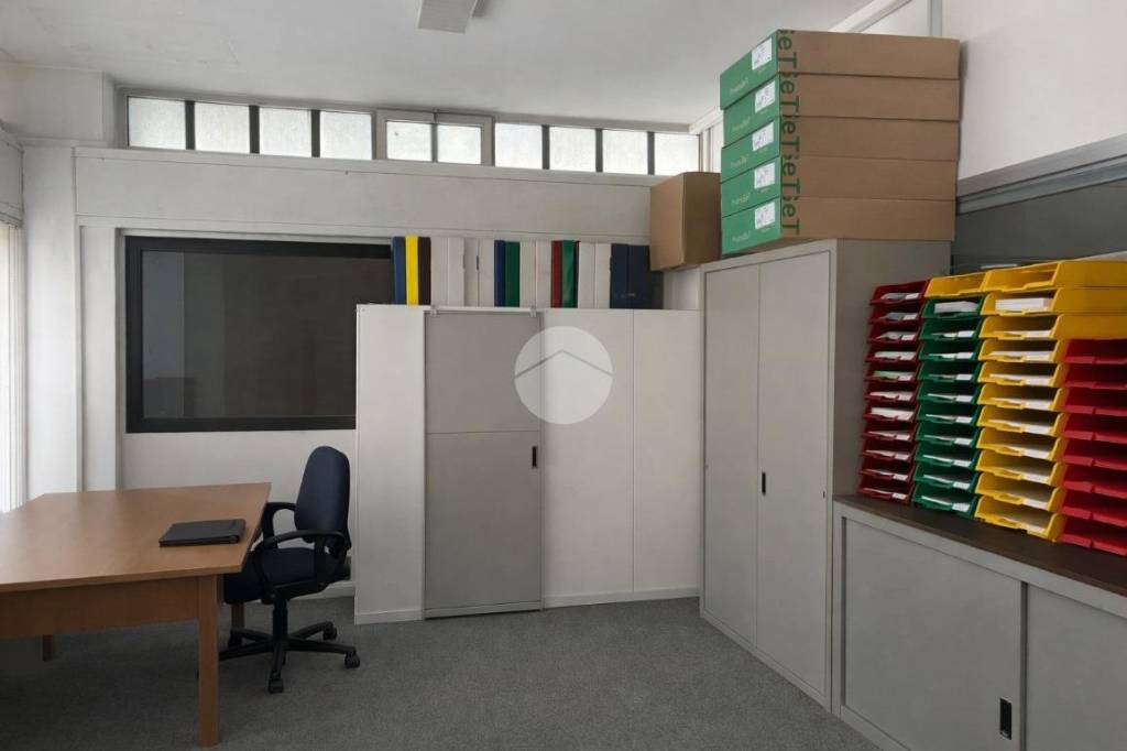 locale commerciale in affitto a Stezzano