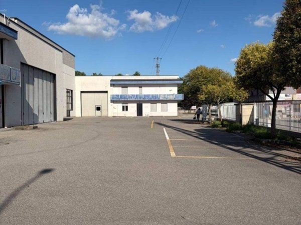 locale commerciale in affitto a Stezzano