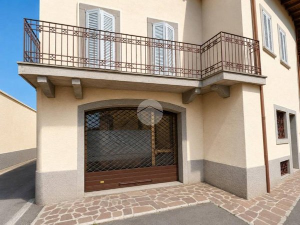 negozio in affitto a Stezzano