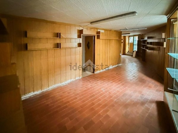 locale commerciale in affitto a Stezzano