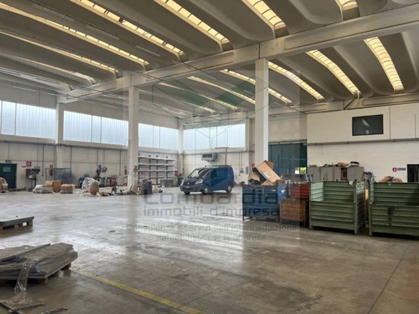 locale commerciale in affitto a Terno d'Isola