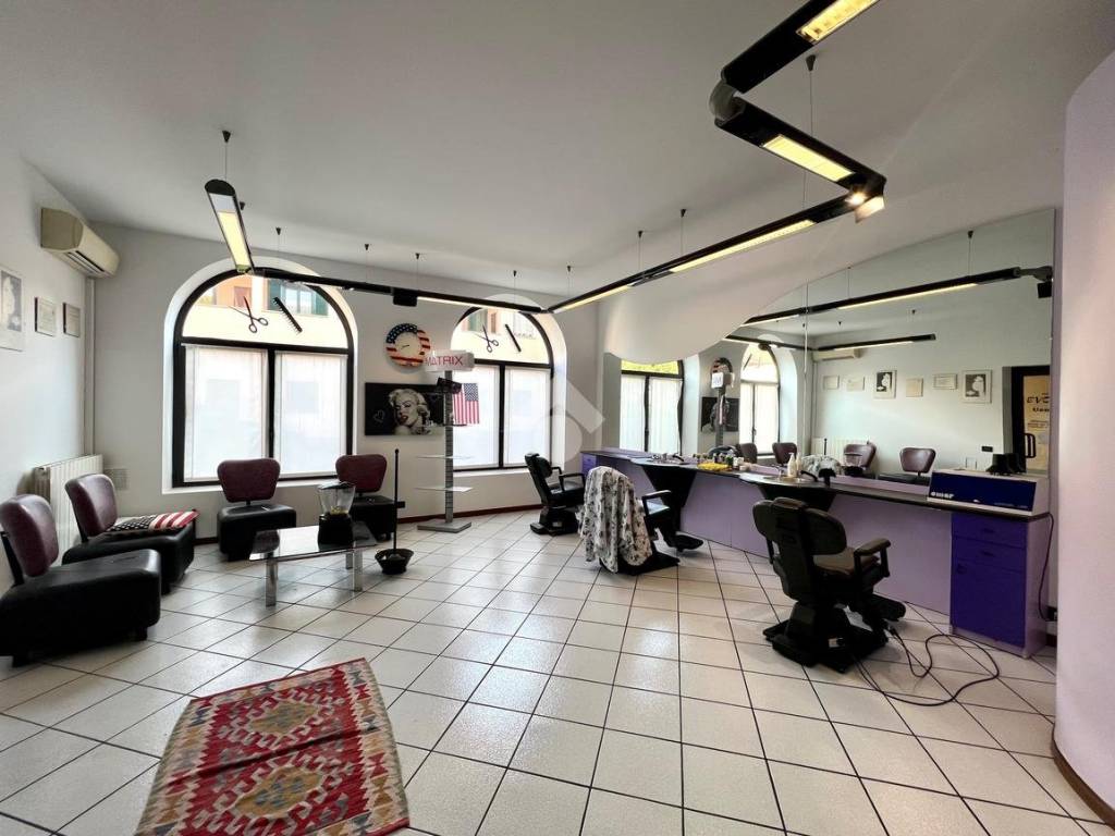 negozio in affitto a Terno d'Isola