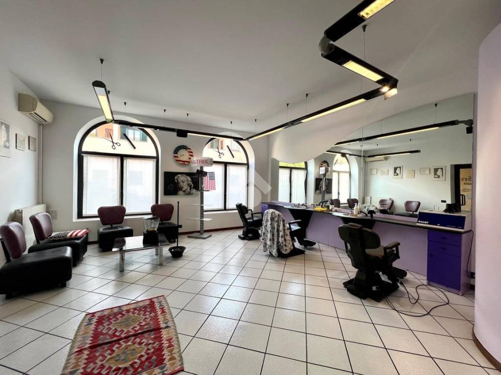 negozio in affitto a Terno d'Isola