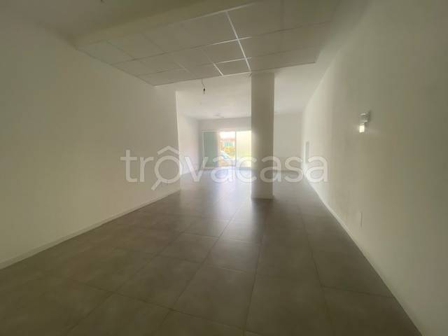 negozio in affitto a Torre Boldone