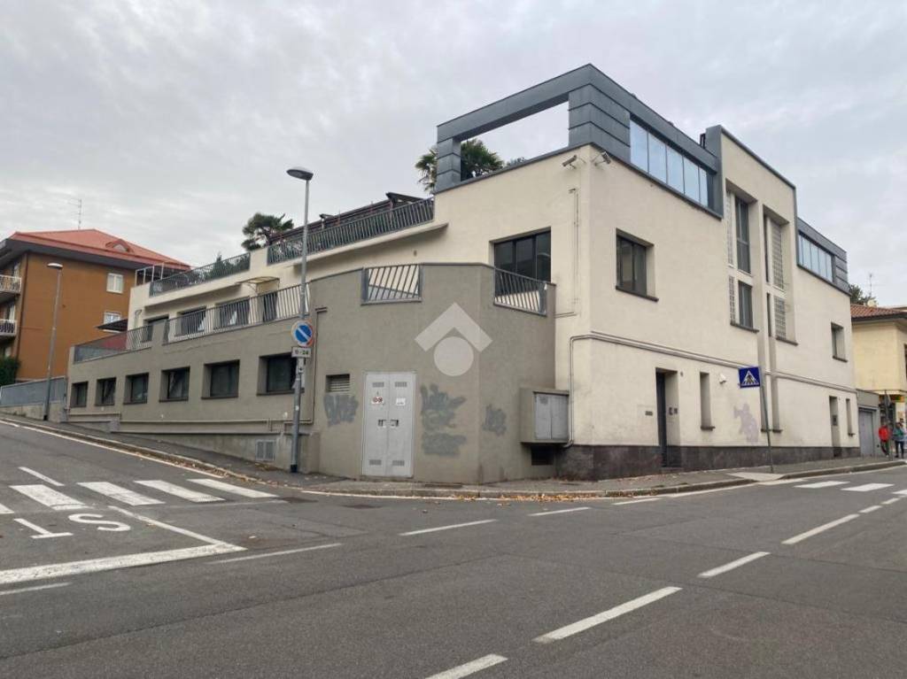 negozio in affitto a Torre Boldone