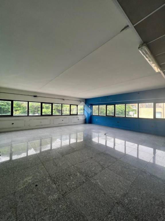 locale commerciale in affitto a Trescore Balneario