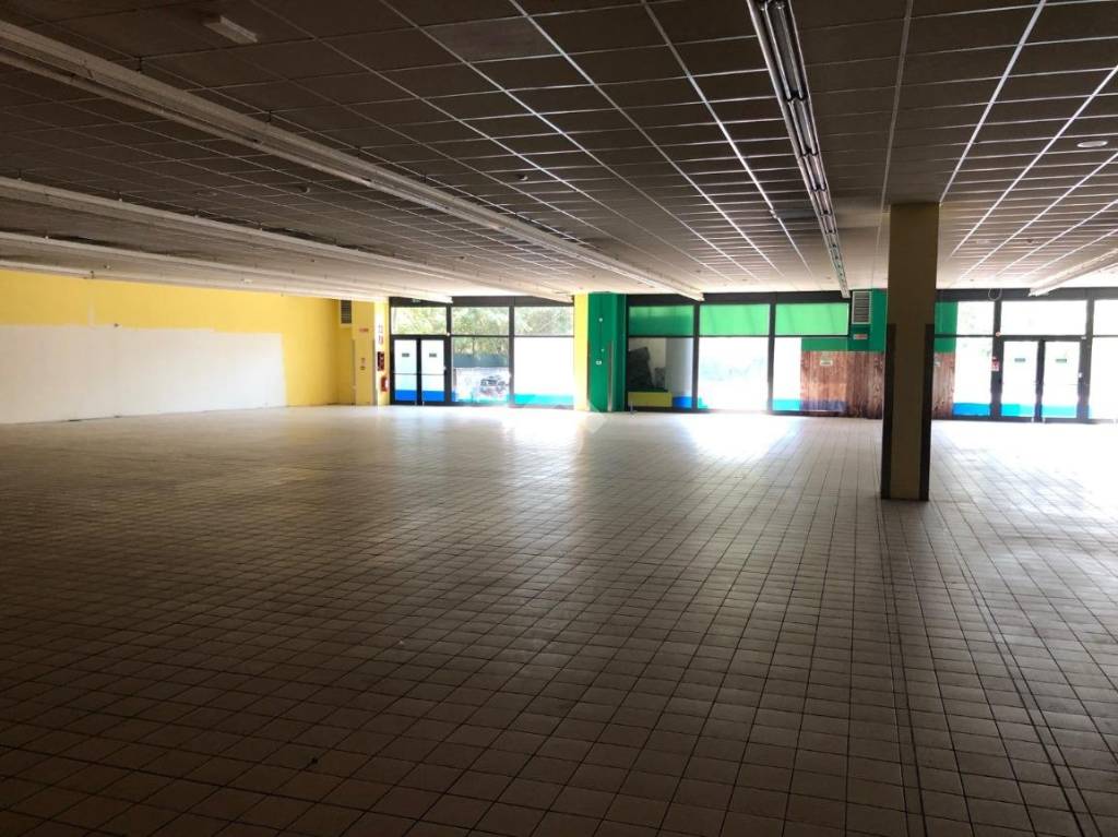 negozio in affitto a Trescore Balneario