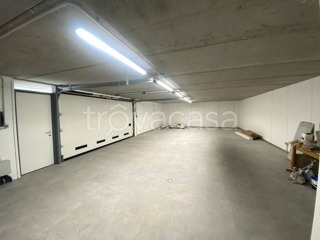 locale commerciale in affitto a Trescore Balneario