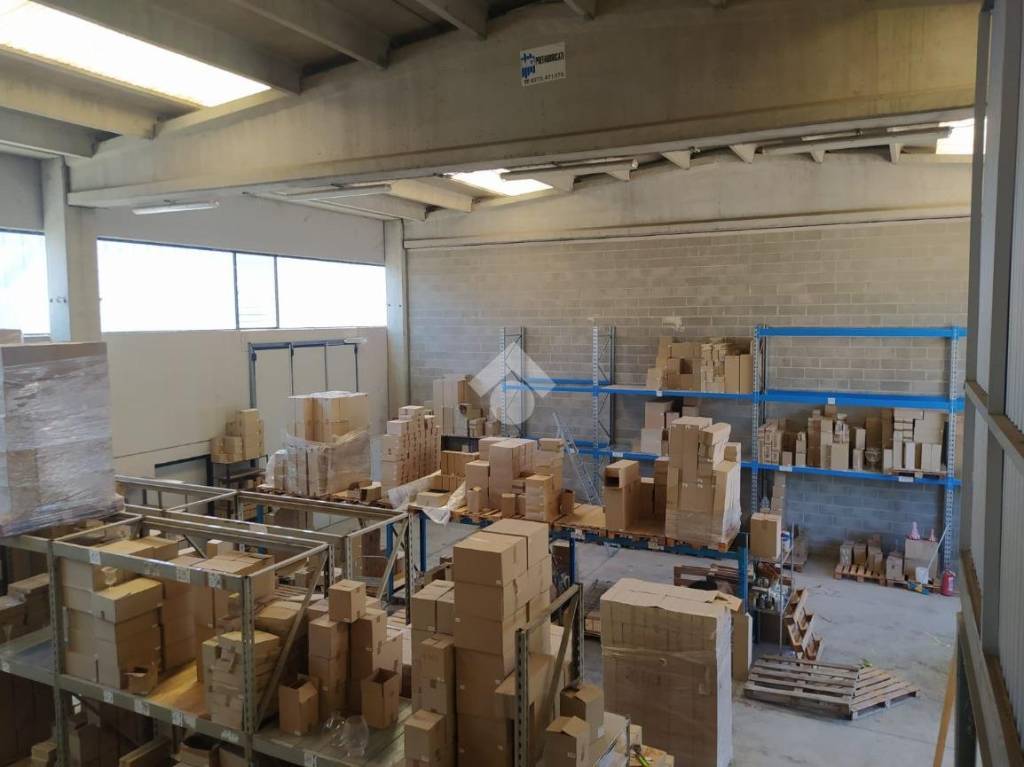 locale commerciale in affitto a Trescore Balneario