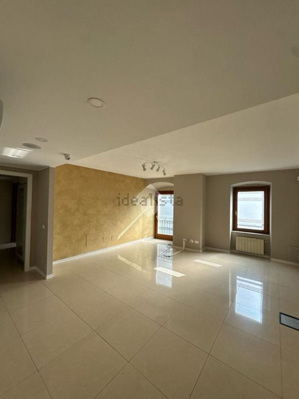 locale commerciale in affitto a Trescore Balneario