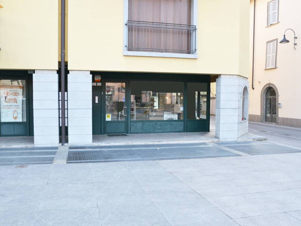 negozio in affitto a Trescore Balneario