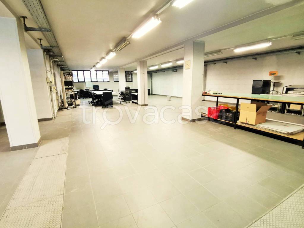 locale commerciale in affitto a Treviglio