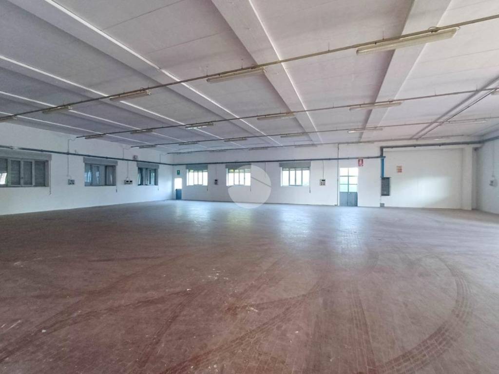locale commerciale in affitto a Treviglio