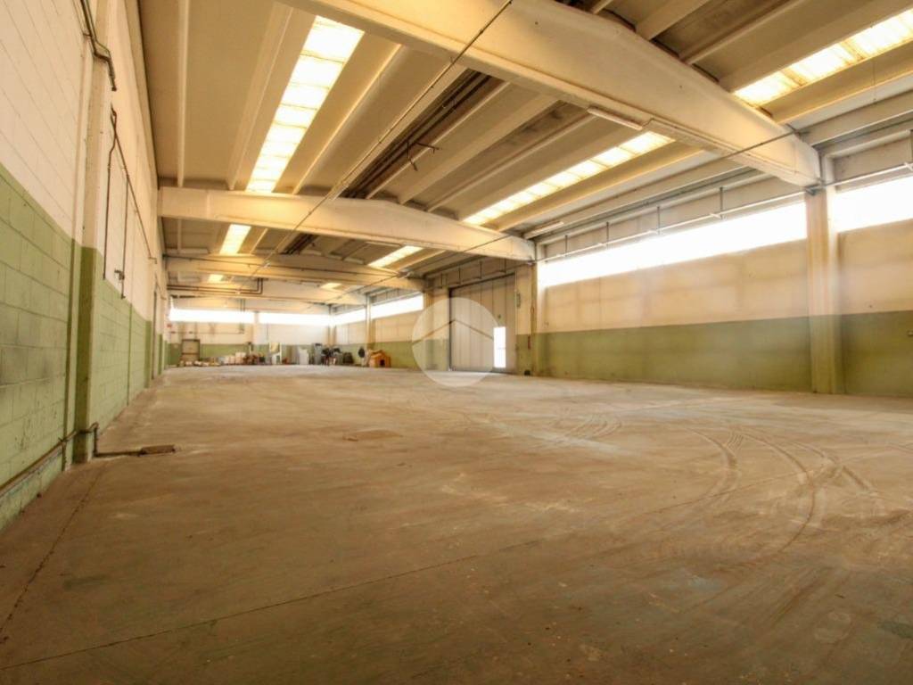 locale commerciale in affitto a Treviglio