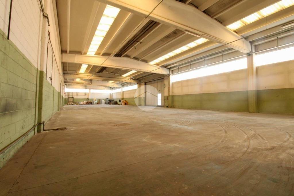 locale commerciale in affitto a Treviglio