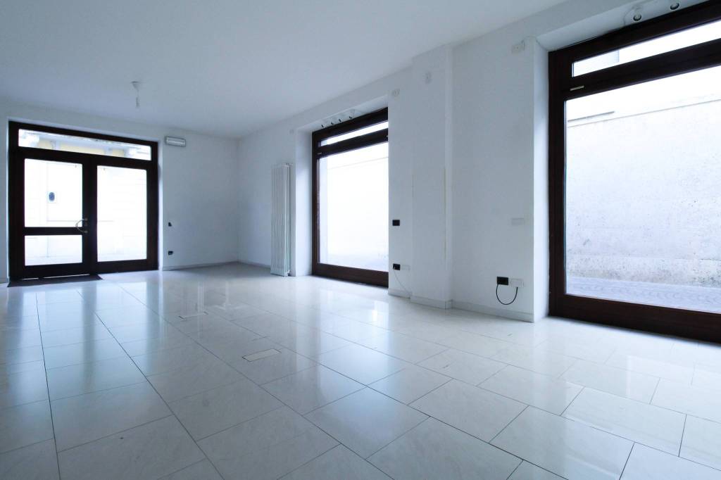 negozio in affitto a Treviglio