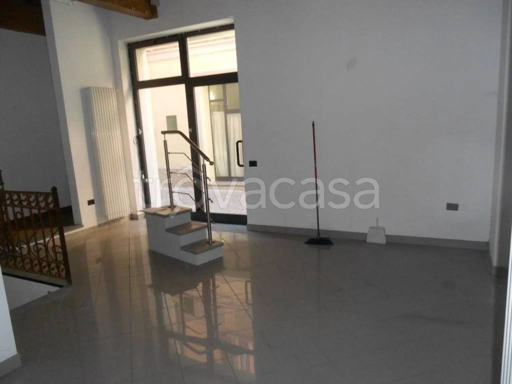 negozio in affitto a Treviglio