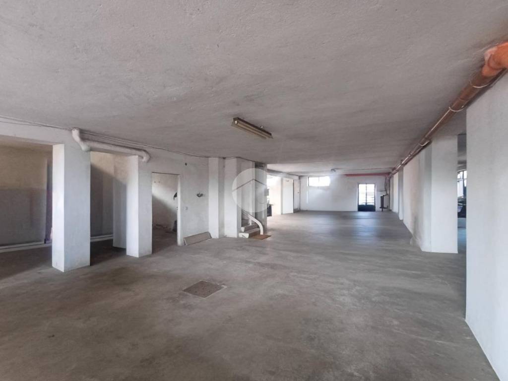 locale commerciale in affitto a Treviglio