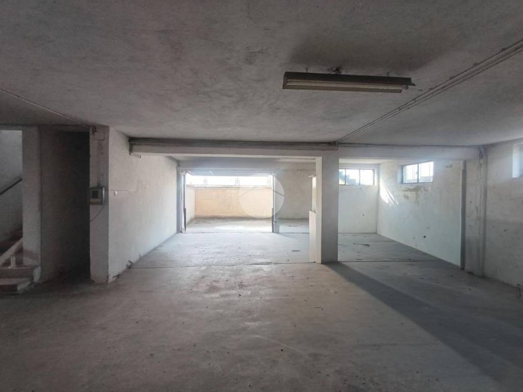 locale commerciale in affitto a Treviglio