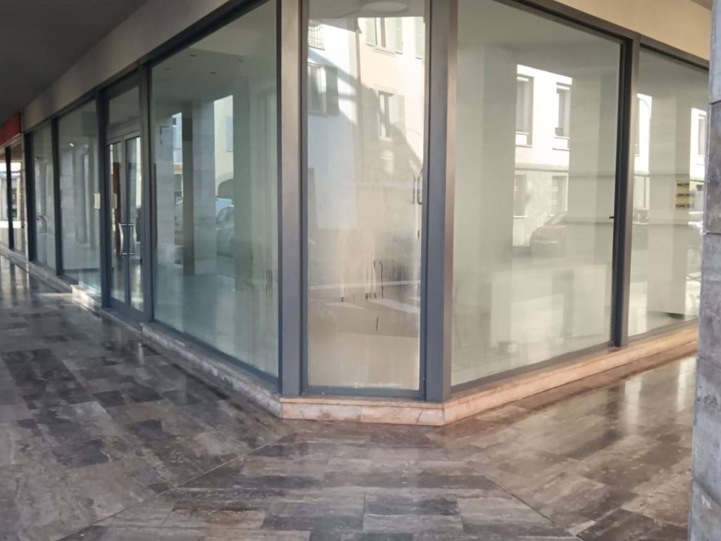 negozio in affitto a Treviglio
