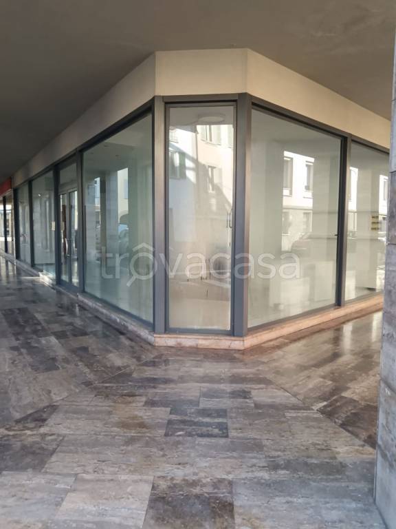 negozio in affitto a Treviglio
