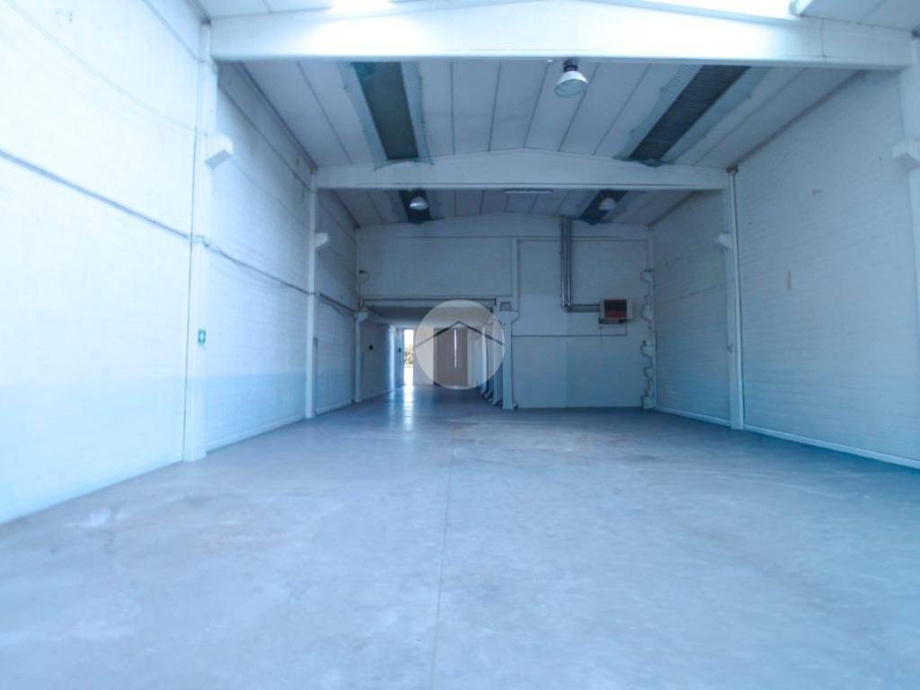 locale commerciale in affitto a Treviglio