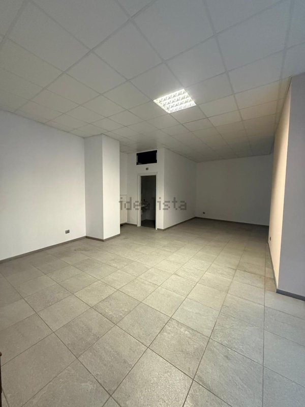 locale commerciale in affitto a Treviglio