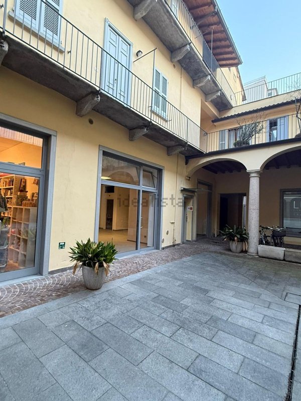 locale commerciale in affitto a Treviglio