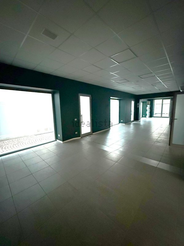 locale commerciale in affitto a Treviglio